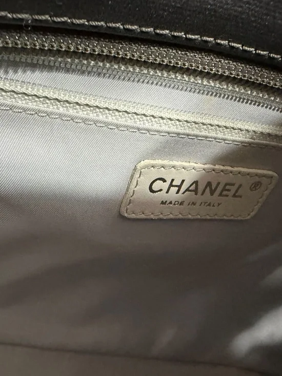 Chanel Biarritz PM Shopper – Metallic Silver/Ivory – Rare Color - Picture 11 of 16
